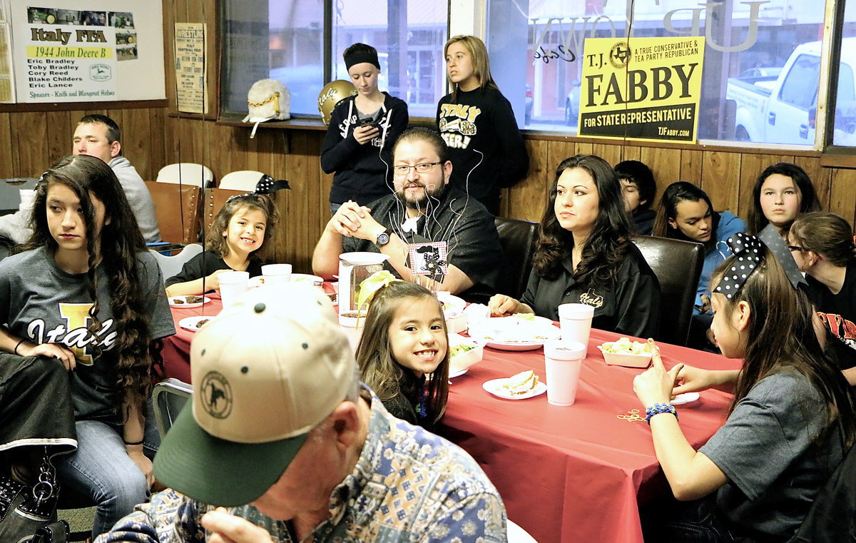 Image: Newly hired Italy ISD Superintendent Jamie Velasco with his wife Lisa and their four daughters Ecclesia, Faith, Jamie and Epiphany.