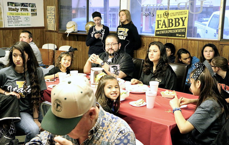 Image: Newly hired Italy ISD Superintendent Jamie Velasco with his wife Lisa and their four daughters Ecclesia, Faith, Jamie and Epiphany.