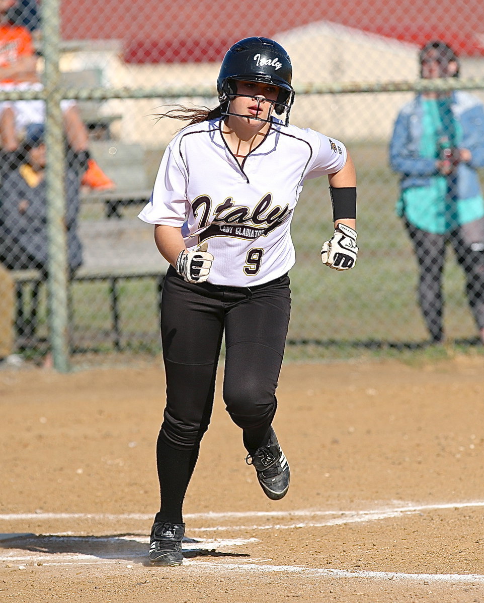 Image: Italy’s Lillie Perry(9) is walked to get on first-base.
