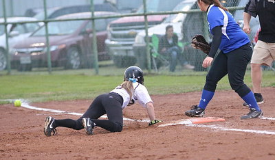 Image: Italy’s Tara Wallis(5) takes advantage of an opportunity.