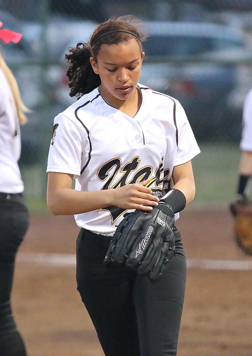 Image: Third-baseman April Lusk(18) gets into position for Italy.
