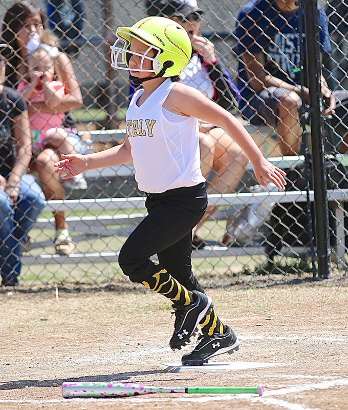 Image: Ella Hudson reaches home plate for Italy’s Coach Pitch Girls.