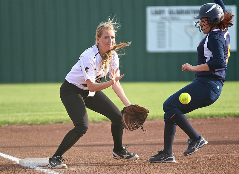Image: Italy third-baseman Hannah Washington(8) makes the tag against the Lady Eagles.