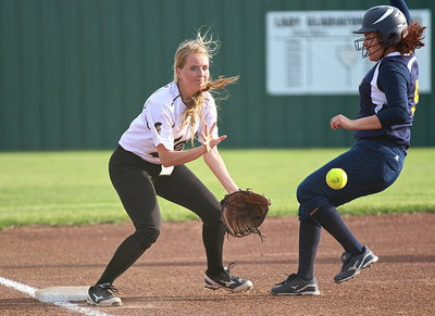 Image: Italy third-baseman Hannah Washington(8) makes the tag against the Lady Eagles.