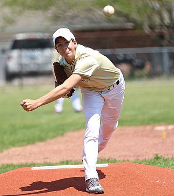 Image: Gary Escamilla closes the game to secure a win for Italy.