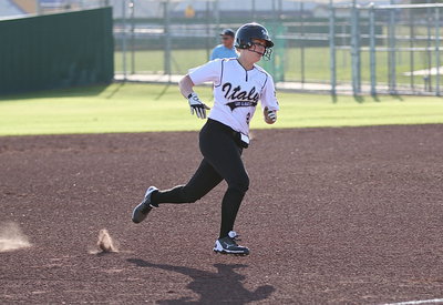 Image: Madison Washington(2) hurries home for Italy.