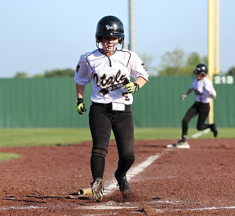 Image: Tara Wallis(5) scores followed by Britney Chambers(4) thanks to a big hit from teammate Kelsey Neslon.
