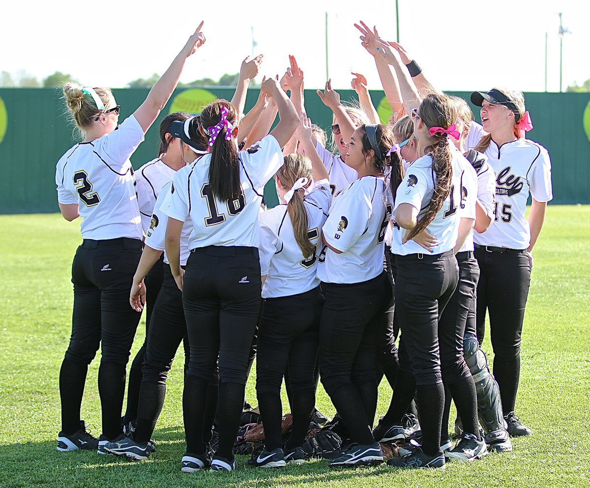 Image: The Italy Lady Gladiators are ready to take on the Mart Lady Panthers in a class A bi-district showdown in Corsicana.