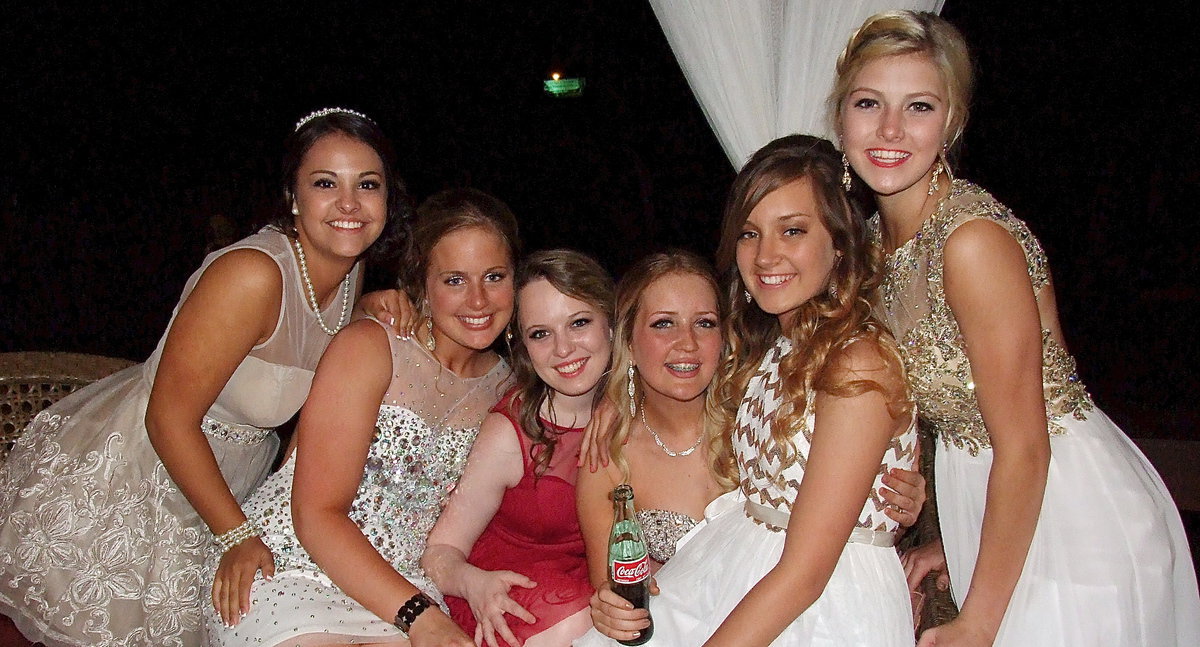 Image: Ashlyn Jacinto, Madison Washington, Maddie Pittman, Hannah Washington, Jozie Perkins and Halee Turner caught chilling on the back patio.
