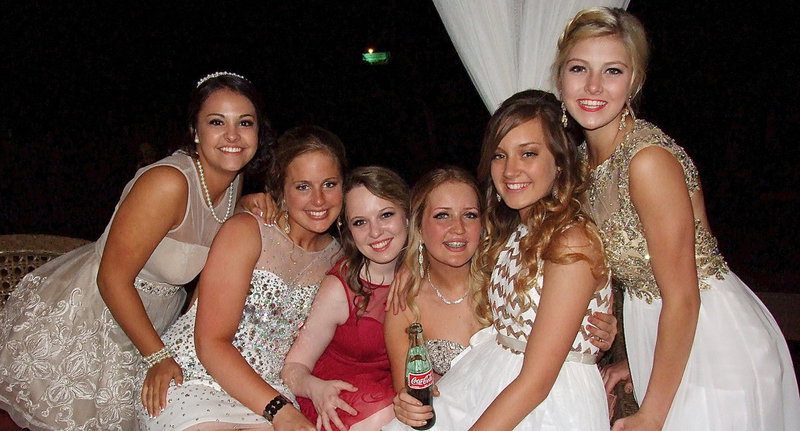 Image: Ashlyn Jacinto, Madison Washington, Maddie Pittman, Hannah Washington, Jozie Perkins and Halee Turner caught chilling on the back patio.