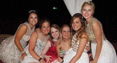 Image: Ashlyn Jacinto, Madison Washington, Maddie Pittman, Hannah Washington, Jozie Perkins and Halee Turner caught chilling on the back patio.