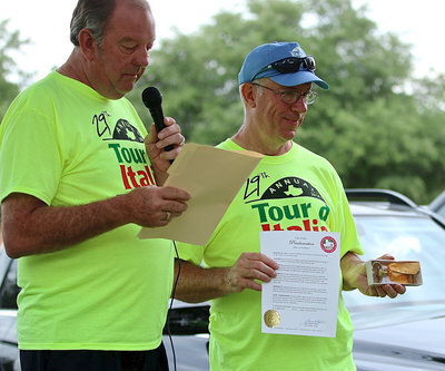 Image: Mayor Hobbs presents Lone Star Cyclists president, David Shuford, with the official event proclamation and a golden key to the City of Italy.