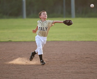 Image: Italy’s Bryson Sigler(4) reaches out for a pop fly hit to short.