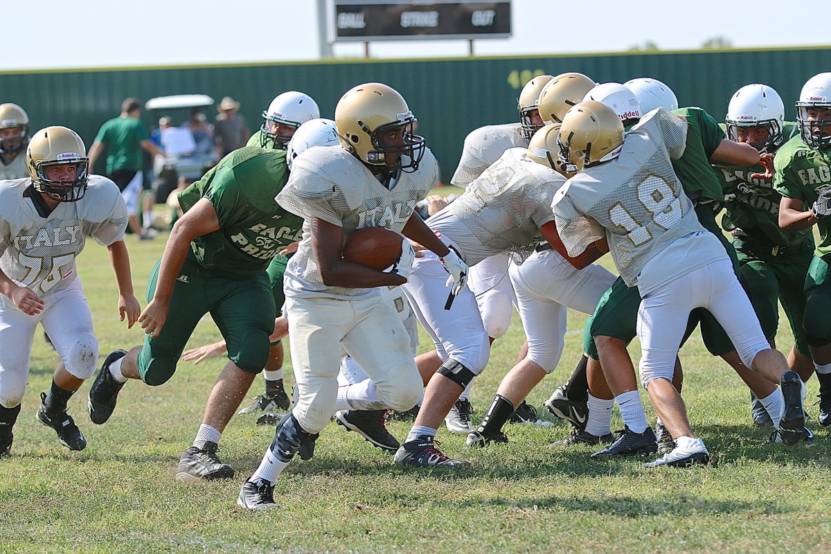 Image: JV Gladiator Jaray Anderson(24) gets a seal block on the edge from teammate Garrett Janek(19) and then Anderson races 67-yards for a touchdown.