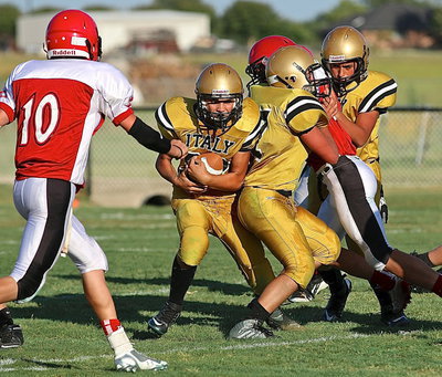 Image: Blake Brewer(32) tries to find a crease up the middle against the Panther defense as Eli Garcia(7) and Edgar Solis(77) try to create space.
