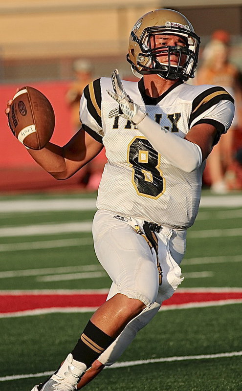 Image: Italy’s Joe Celis(8) passes while on the move during pre-game warmups.