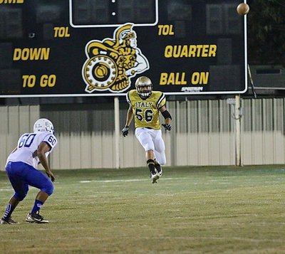 Image: Gladiator David De La Hoya(56) kicks off to Frost.