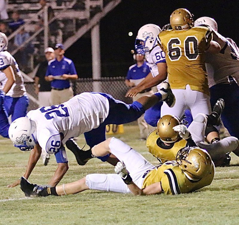 Image: Italy’s Clayton Miller(6) cuts down a Frost defender.