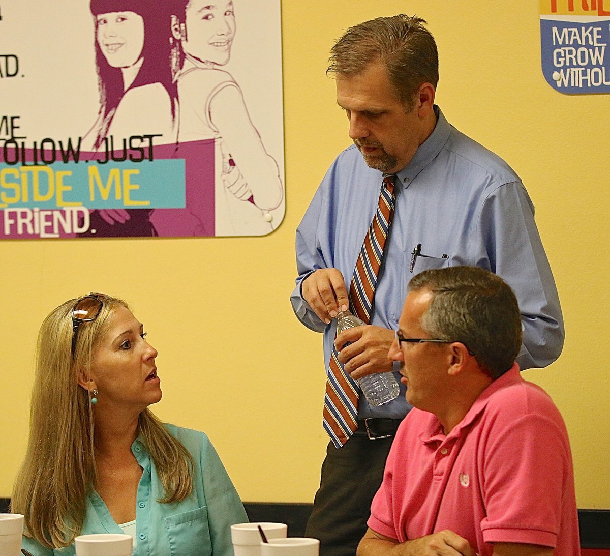 Image: Danny Gentry catches up with Kyle and Kristi Holley.