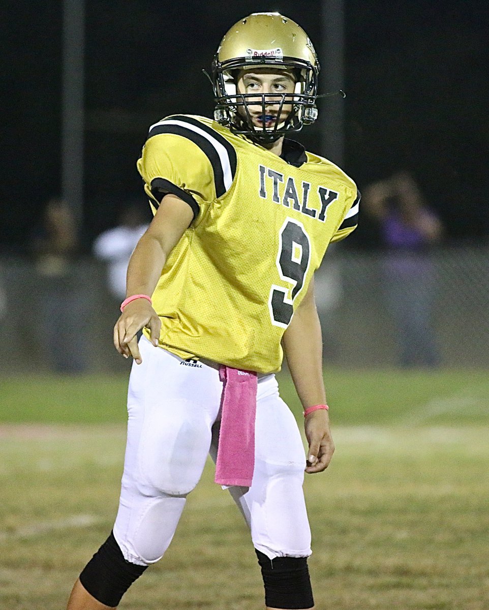 Image: Gary Escamilla(9) lines up at wide receiver for the Gladiators.