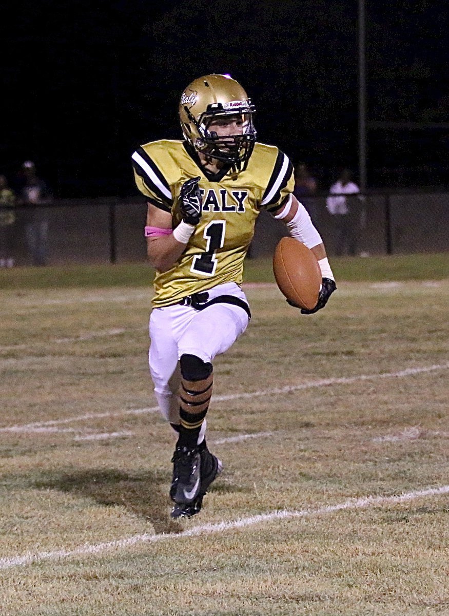 Image: Levi McBride(1) finishes off the contest with one final positive run for the Gladiators.