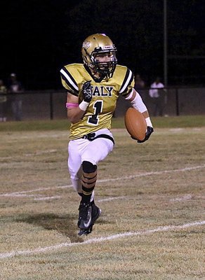 Image: Levi McBride(1) finishes off the contest with one final positive run for the Gladiators.