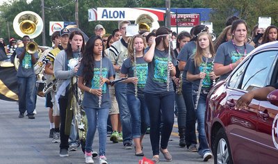 Image: The Gladiator Regiment Marching Band leads the parade thru downtown Italy.