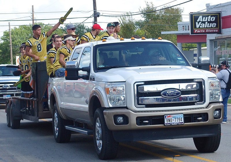 Image: Joe Celis(8) and the Gladiators are ready for their homecoming matchup against Dawson, right after this parade and pep-rally.