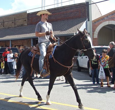 Image: Italy HS alumni Chase Hamilton (2013) Gladiator’s up for the homecoming cause against Dawson.