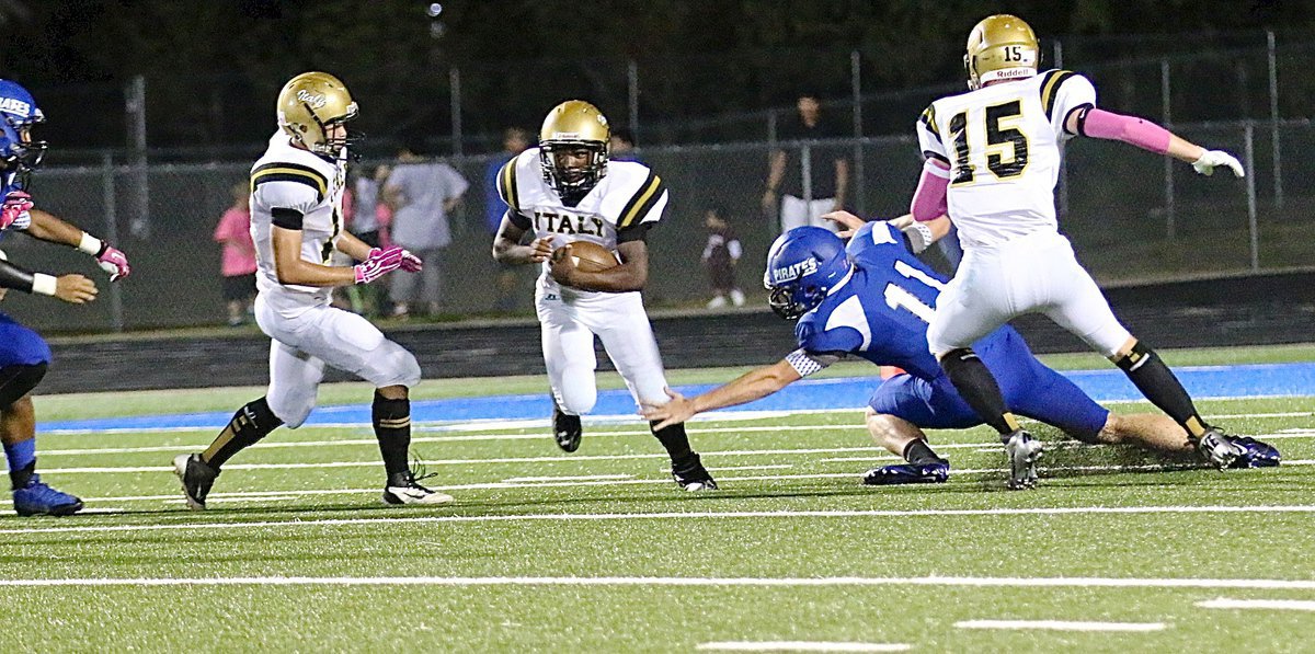 Image: Gladiators Kyle Tindol(12) and Cody Boyd(15) try to spring running back Kendrick Norwood(4) into the clear.