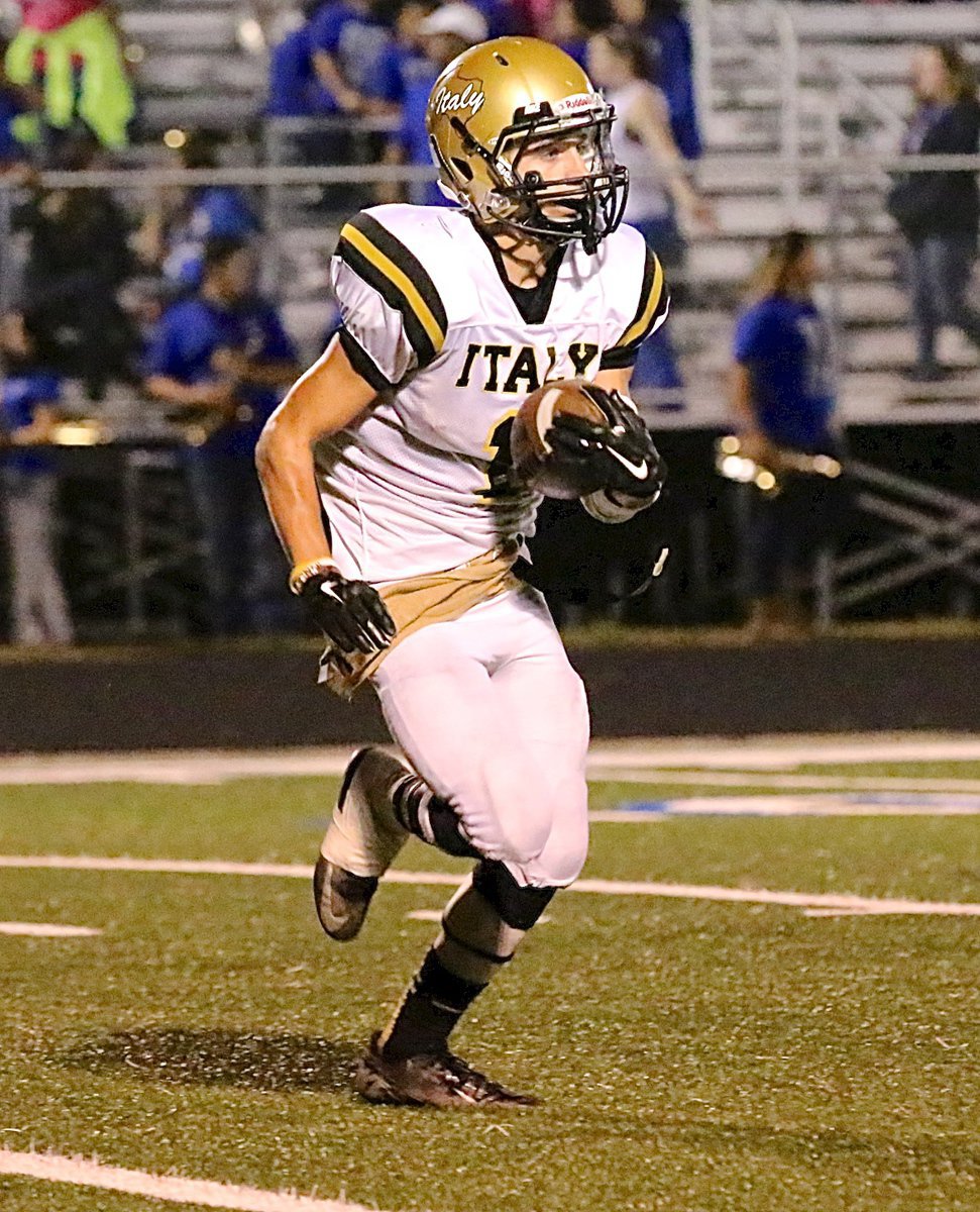 Image: Italy’s Levi McBride(1) looks for a running lane during a kick return.