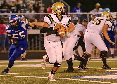 Image: Italy QB Joe Celis(8) rolls out and looks for an open receiver.