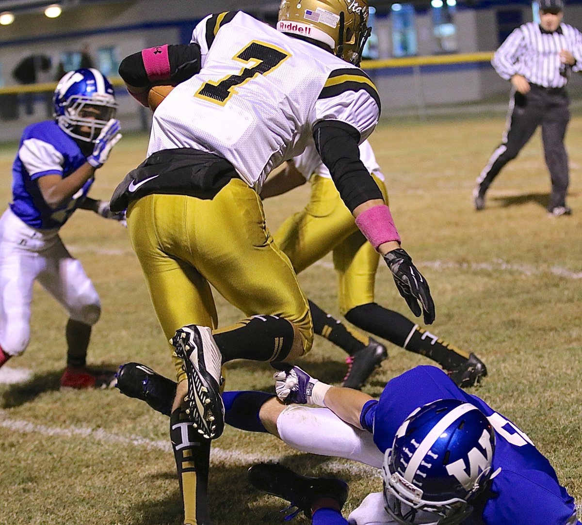Image: Receiver Ryan Connor(7) slips thru a Bulldog tackle for a big gain down to Wortham’s 5-yard line.