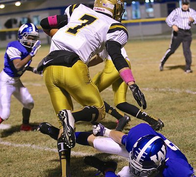 Image: Receiver Ryan Connor(7) slips thru a Bulldog tackle for a big gain down to Wortham’s 5-yard line.
