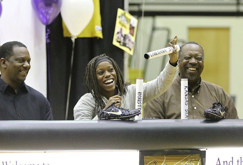Image: Italy High School’s Kortnei Johnson ‘eventually’ chooses the Louisiana State University baton to announce the school of her choice.