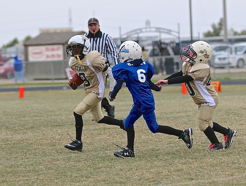 Image: IYAA B-Team tailback John Hall, Jr.(9) gets the edge thanks to one last push from offensive lineman Jordan Clamon(80).
