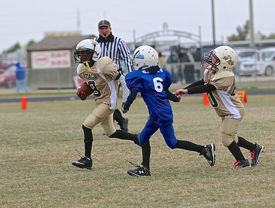 Image: IYAA B-Team tailback John Hall, Jr.(9) gets the edge thanks to one last push from offensive lineman Jordan Clamon(80).