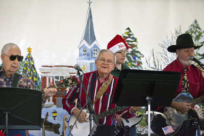 Image: Several Italy Opry musicians bring some holiday cheer to downtown Italy.
