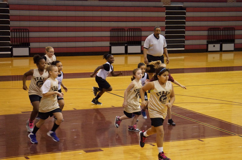Image: (L-R) Jada Williams, Gabi Haake, Kaylee Pisciotta, Desee Miller, and Evie South