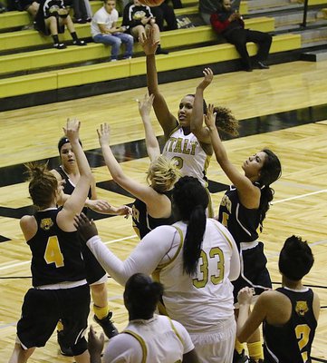Image: Italy’s Emmy Cunningham(2) shoots over traffic in the paint.