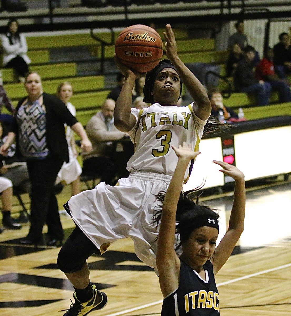 Image: Italy’s Kortnei Johnson(3) takes it strong to the rim for another 2-points.