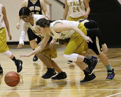 Image: Italy A team payers Andrea Galvan(20) and Madison Galvan(4) chase after a loose ball.