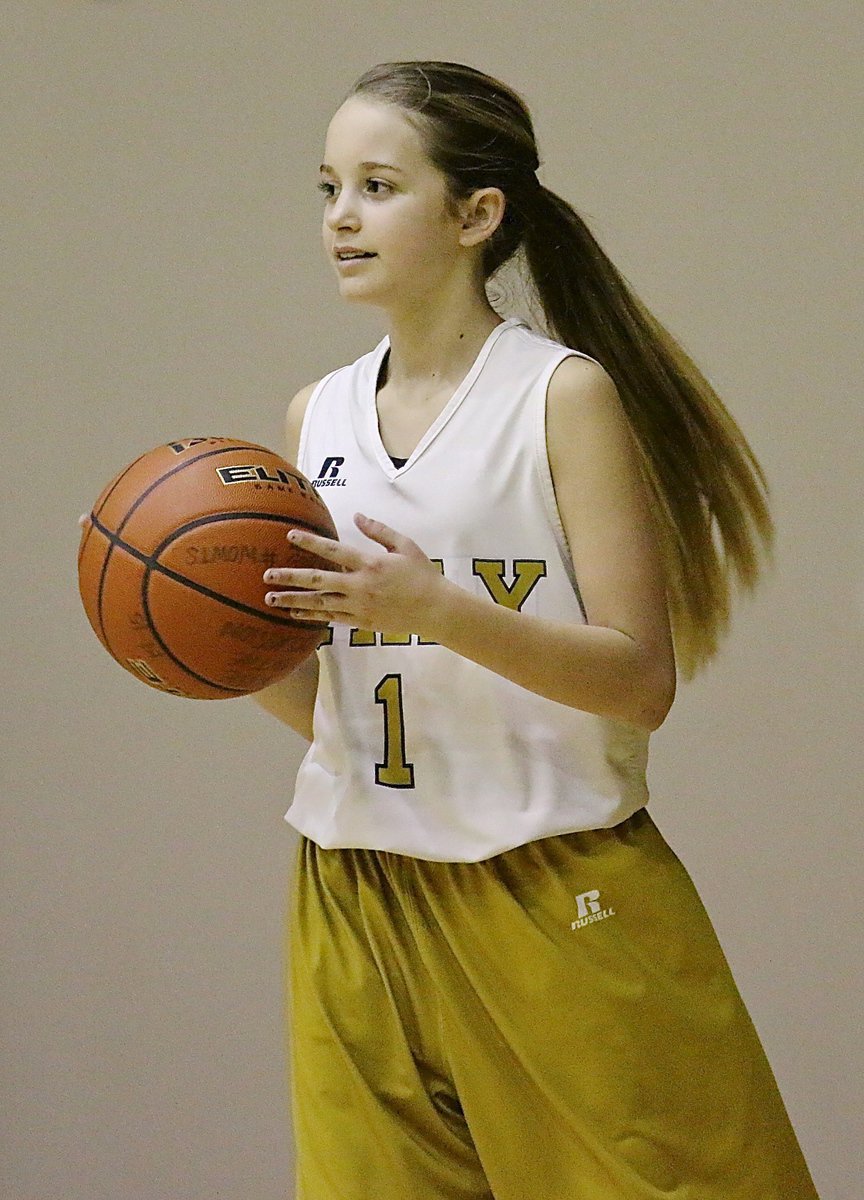 Image: Karley Nelson(1) catches the inbound pass and then brings the ball up the court for Italy’s A team against Hubbard.