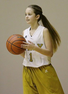 Image: Karley Nelson(1) catches the inbound pass and then brings the ball up the court for Italy’s A team against Hubbard.