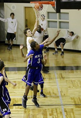 Image: Italy’s Joshua Cryer(1) scores over a Rice Bulldog defender during second-round tournament action.