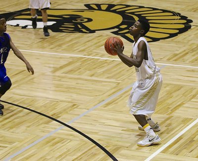 Image: Italy’s Byron Lusk, Jr., aka “Big Money B,” takes a shot from behind the arc.