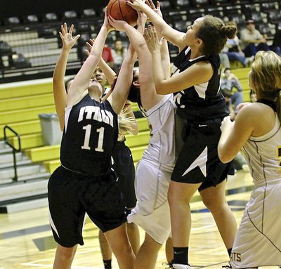 Image: Italy’s Annie Perry(11) and teammate Vanessa Cantu(24) battle for a rebound.