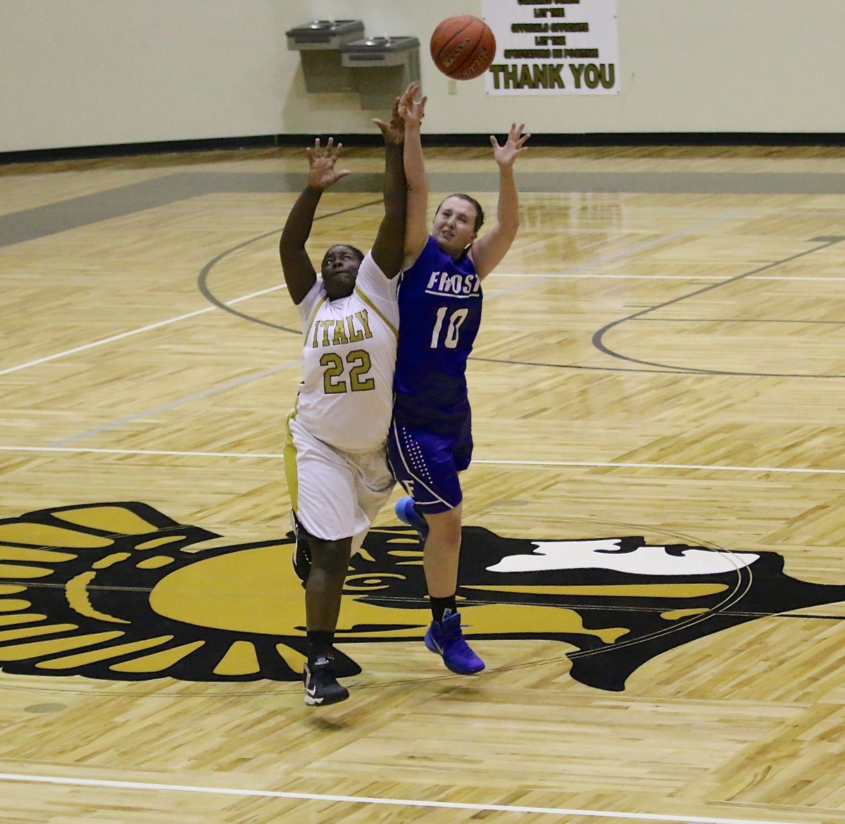 Image: Italy junior Taleyia Wilson(22) goes for the steal during the first-half action.