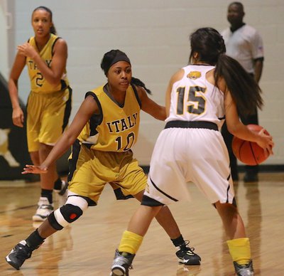 Image: Lady Gladiator K’Breona Davis(10) playing that tough defense against an Itasca ball handler.
