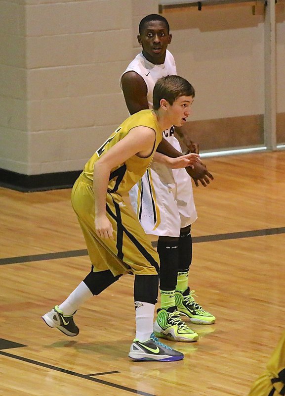 Image: Gladiator senior Gary Kincaid(2) covers Itasca’s big man on the block.